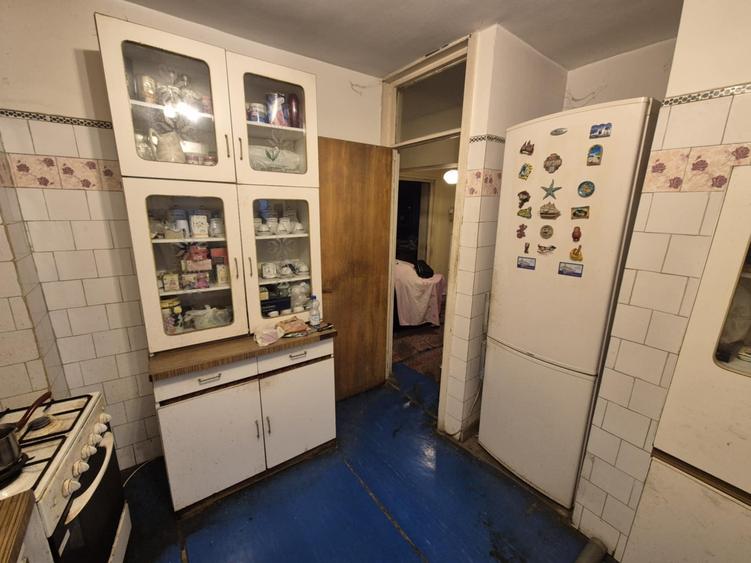 Apartament cu 4 camere decomandat în Lacul Tei