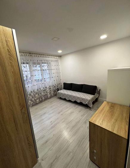 Apartament cu 3 camere decomandat în Exterior Vest