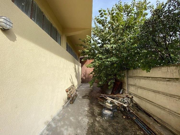 Casă individuală cu 6 camere cu Canalizare în Blumăna