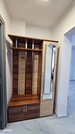 Apartament cu 4 camere în Tractorul