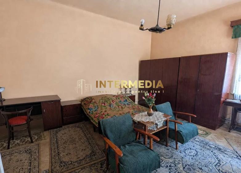 Apartament cu 3 camere decomandat, mobilat în Central