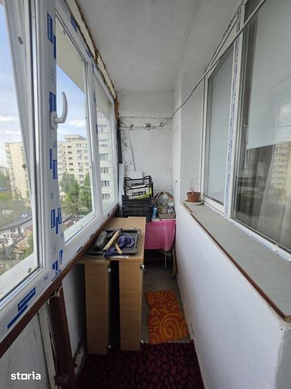 Apartament cu 3 camere decomandat în Tei