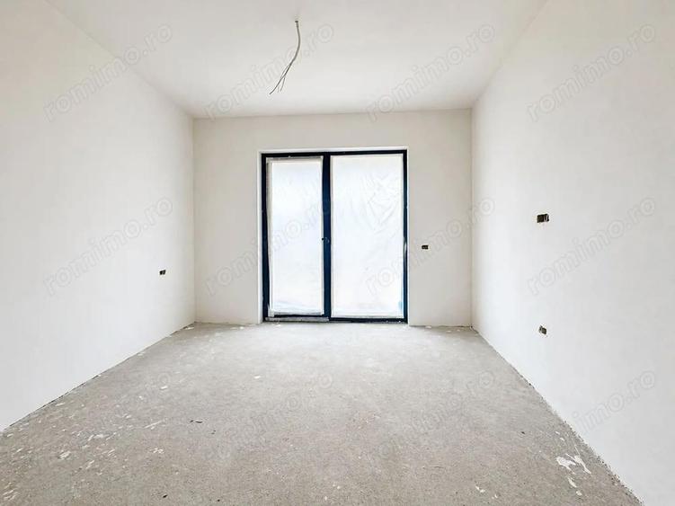 Apartament cu 3 camere semidecomandat în Moșnița Veche