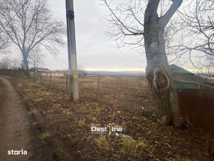 Teren de 7639 mp, în Girov