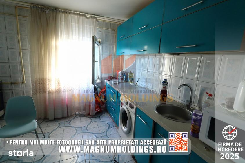Apartament cu 3 camere semidecomandat, mobilat în Prundu