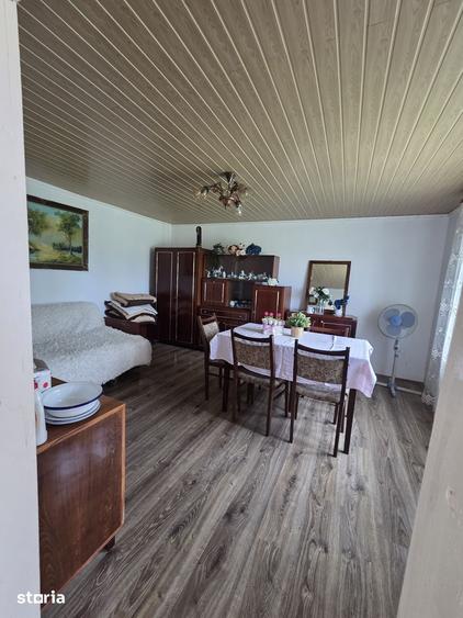 Casă cu 4 camere cu Teren 1500 Mp în Zamostea