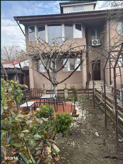 Casă cu 4 camere cu Teren 400 Mp în Craiovița Nouă