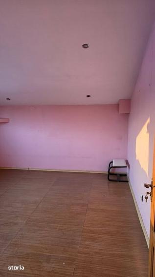 Casă cu 6 camere cu Teren 170 Mp în Central