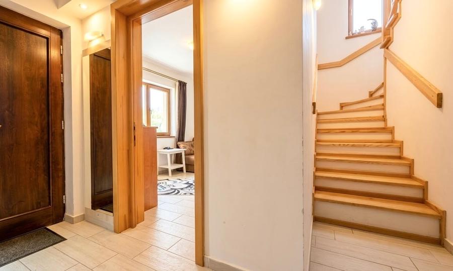 Casă individuală cu 5 camere cu Teren 360 Mp în Exterior Est
