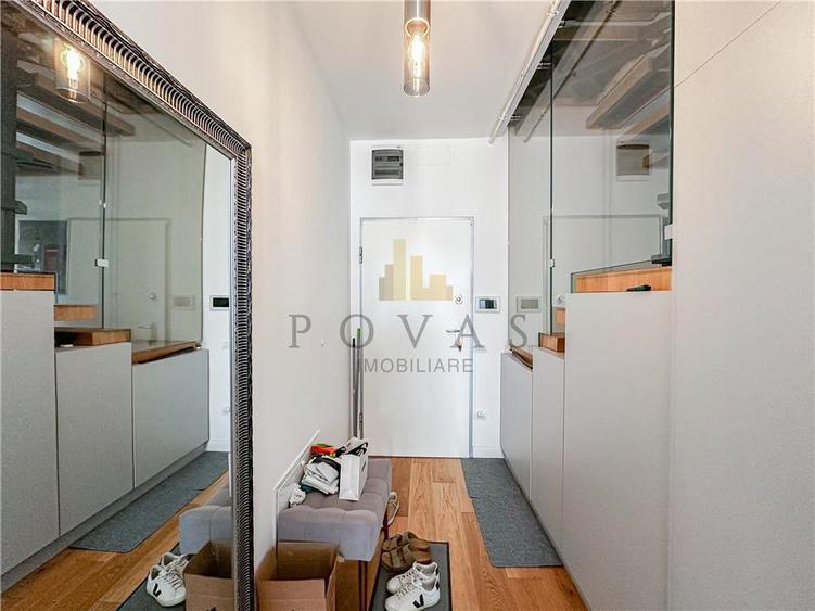 Apartament cu 4 camere semidecomandat, mobilat în Băneasa