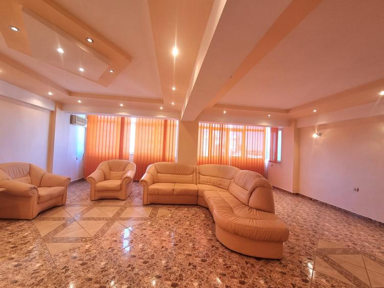 Apartament cu 3 camere decomandat în Narcisa