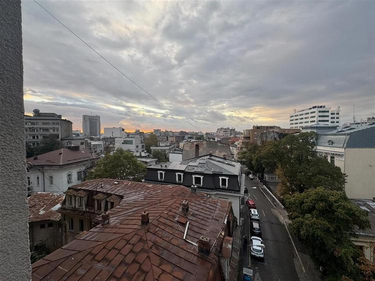 Apartament cu 4 camere decomandat în Armeneasca