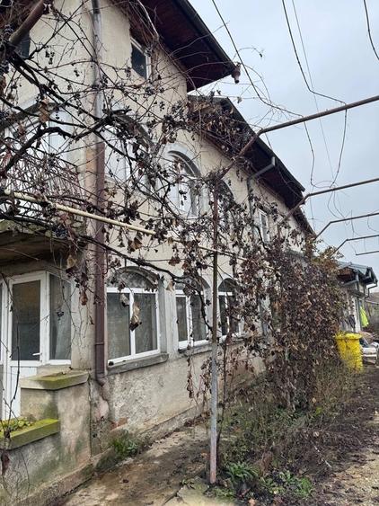 Casă cu 6 camere cu Teren 680 Mp în Domnești
