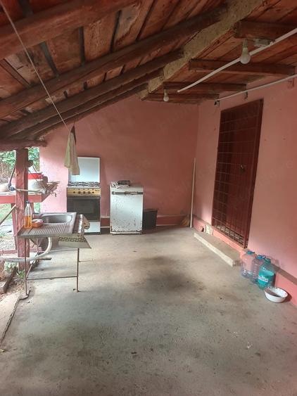Casă cu 2 camere cu Teren 3630 Mp în Budești