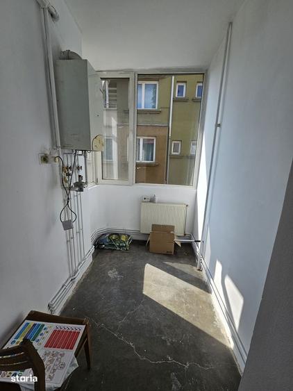 Apartament cu 3 camere semidecomandat în Cotroceni