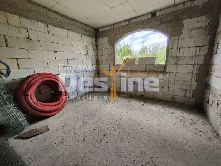 Casă cu 5 camere cu Teren 1220 Mp în Belcești