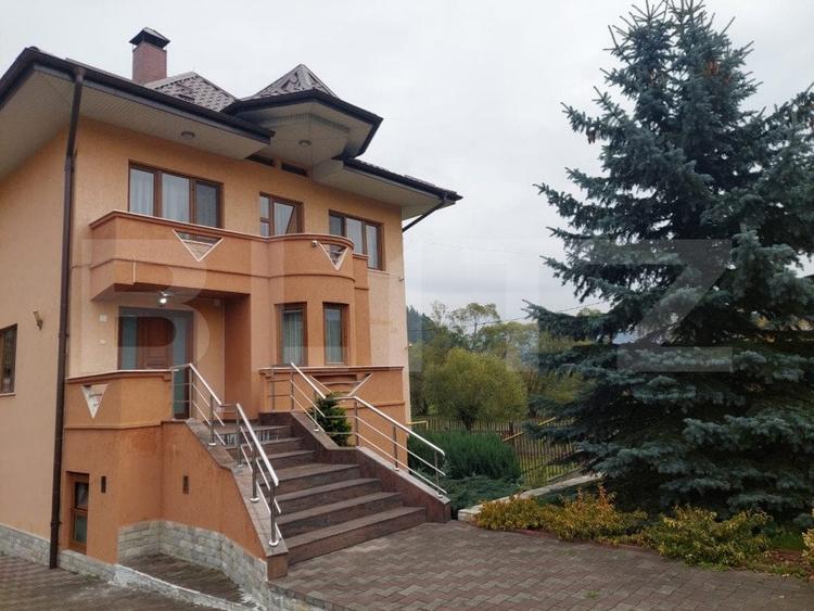 Casă de vânzare, cu 6 camere, 300 mp, spațioasă, în Câmpulung Moldovenesc - 1