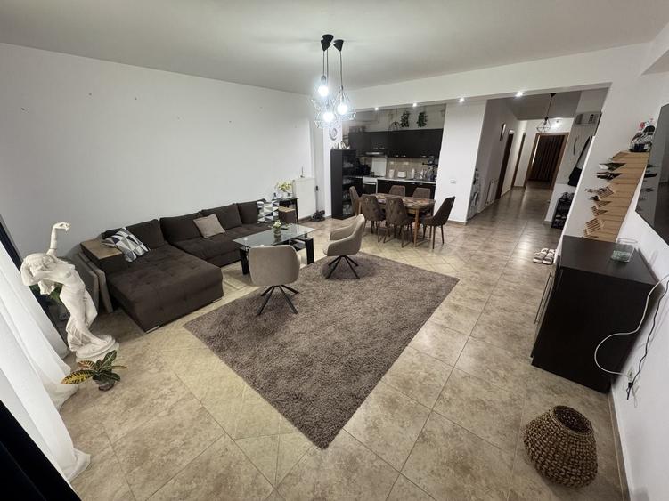 Apartament cu 3 camere decomandat în Ultracentral