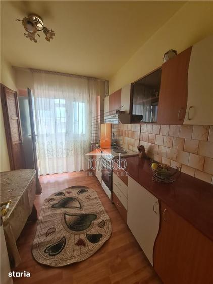 Apartament cu 3 camere decomandat în Central