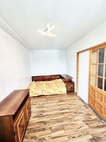 Apartament cu 3 camere semidecomandat în Radu Negru