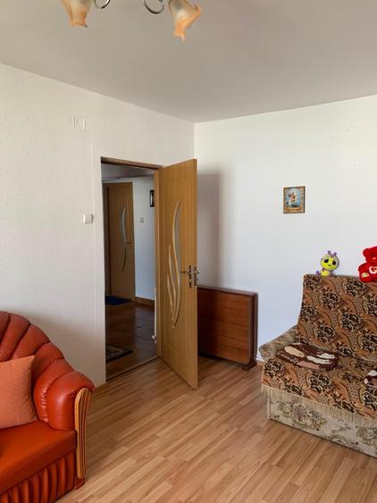 Apartament cu 3 camere decomandat în Mărăței