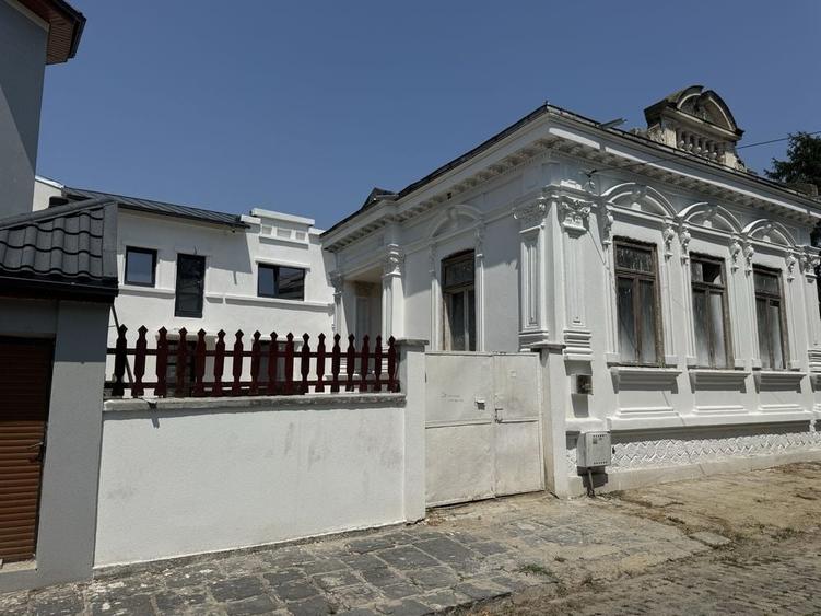 Casă cu 4 camere în Central