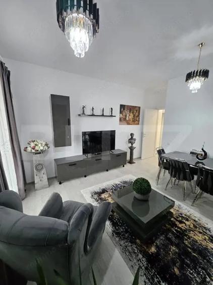 Apartament cu 3 camere decomandat, mobilat în Central