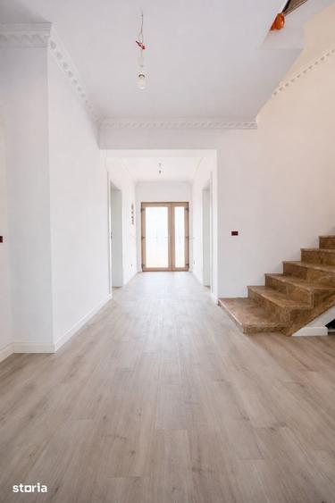 Casă cu 5 camere cu Teren 1000 Mp în Sânandrei