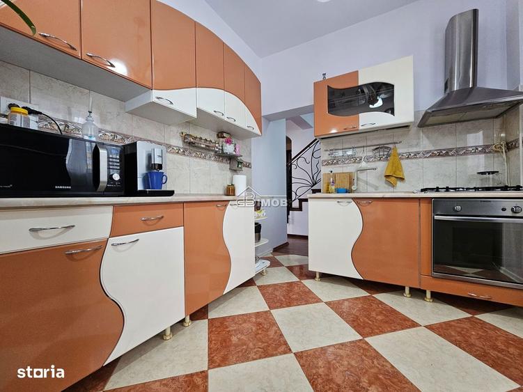 Casă cu 5 camere cu Canalizare în Micro 2
