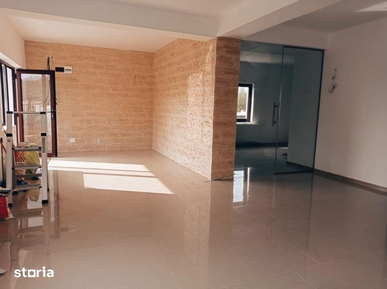 Casă cu 4 camere cu Teren 550 Mp în Călinești
