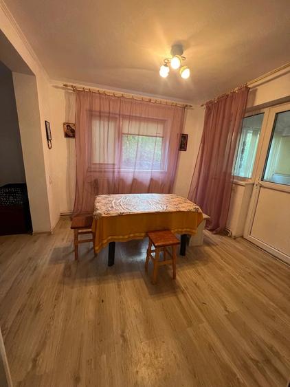 Casă cu 5 camere cu Teren 611 Mp în Cornu