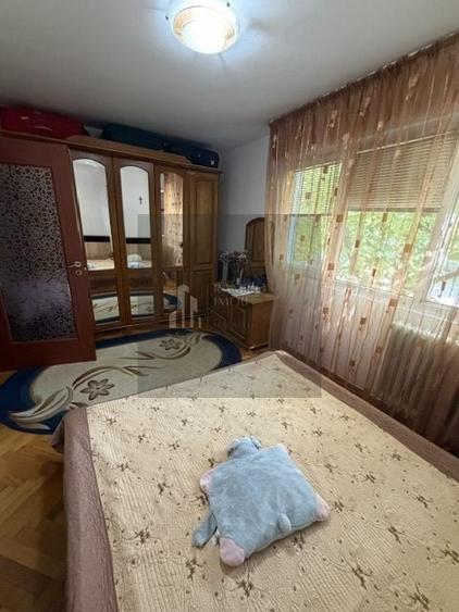 Apartament cu 3 camere semidecomandat, mobilat în Alexandru Obregia