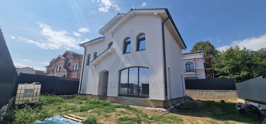 Casă individuală cu 4 camere cu Canalizare în Sud-Est