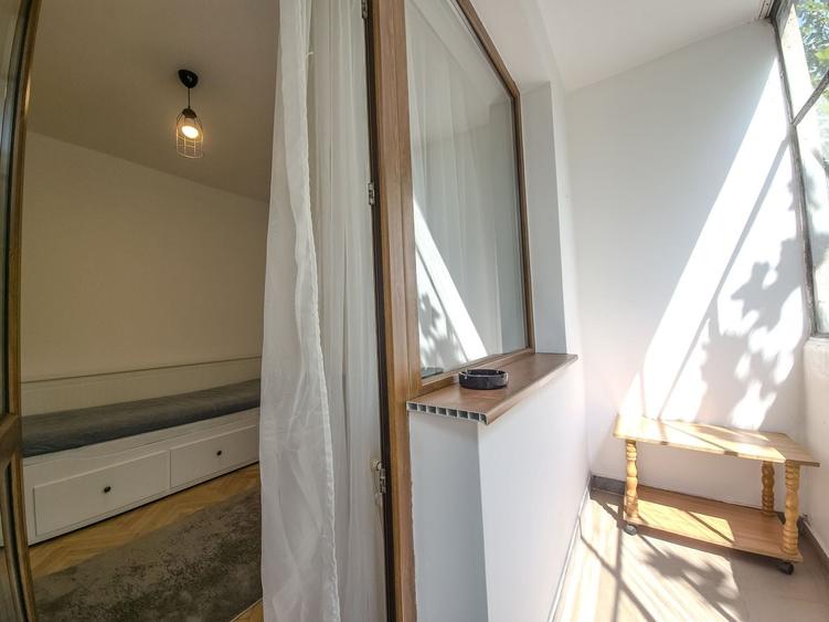 Apartament cu 3 camere decomandat, mobilat în Central