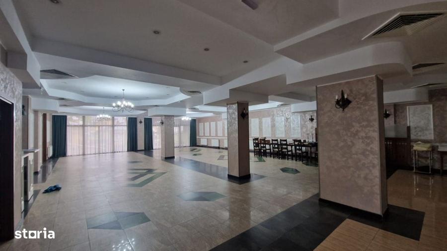 Spațiu comercial, de 800 mp, în Rovine