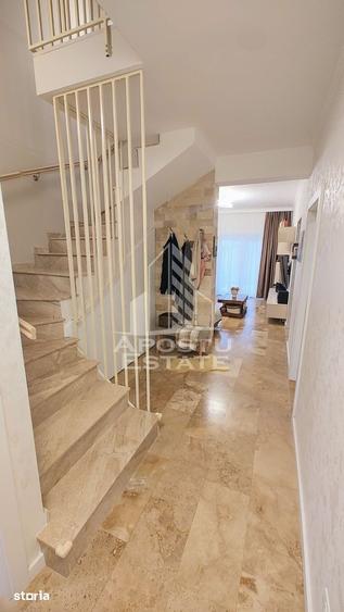 Casă cu 5 camere cu Teren 260 Mp în Soarelui