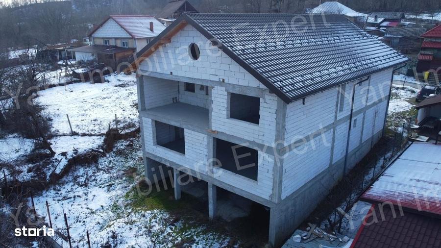 Casă cu 4 camere cu Teren 723 Mp în Central