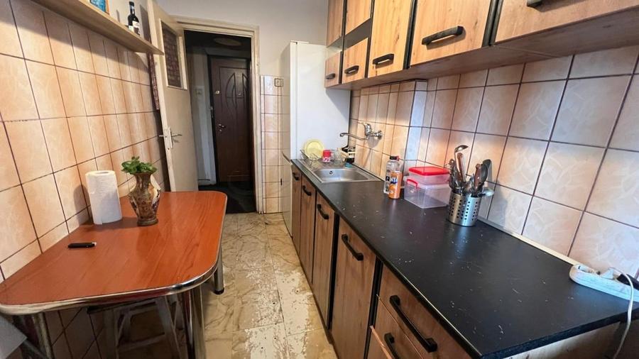 Apartament cu 3 camere decomandat, mobilat în Victoriei