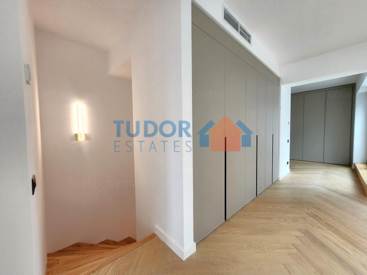 Casă cu 5 camere cu Garaj în Pipera