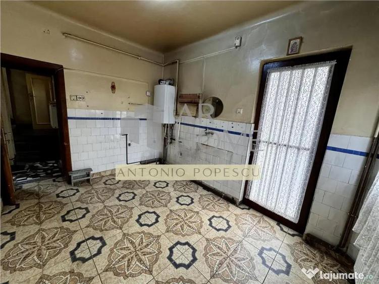 Casă cu 3 camere cu Canalizare în Central