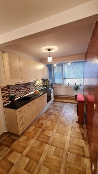 Apartament cu 3 camere semidecomandat, mobilat în Hunedoara