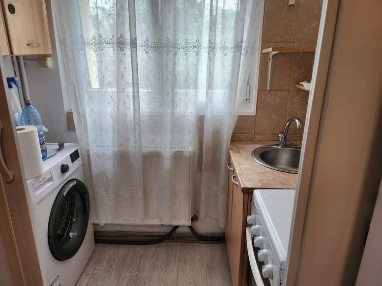 Garsonieră decomandată în Titan