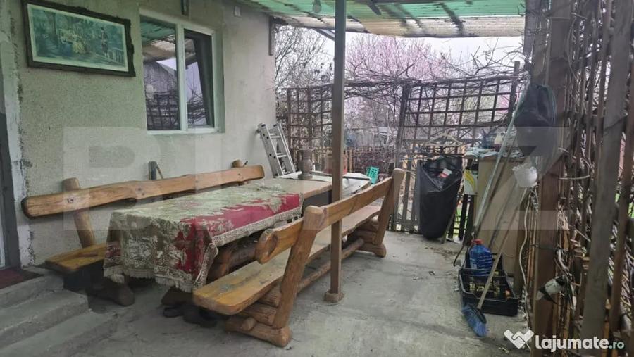 Casă cu 3 camere cu Teren 1427 Mp în Livada