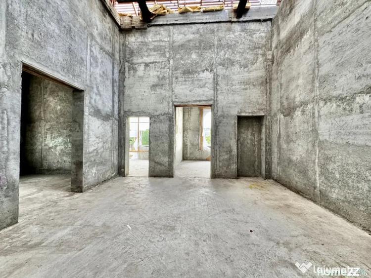 Casă cu 7 camere cu Teren 471 Mp în Universitate