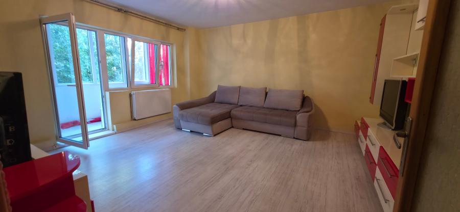 Apartament cu 3 camere decomandat în Bucovina