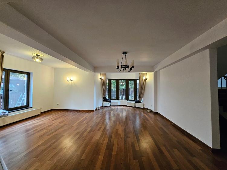 Casă individuală cu 5 camere cu Canalizare în Tunari