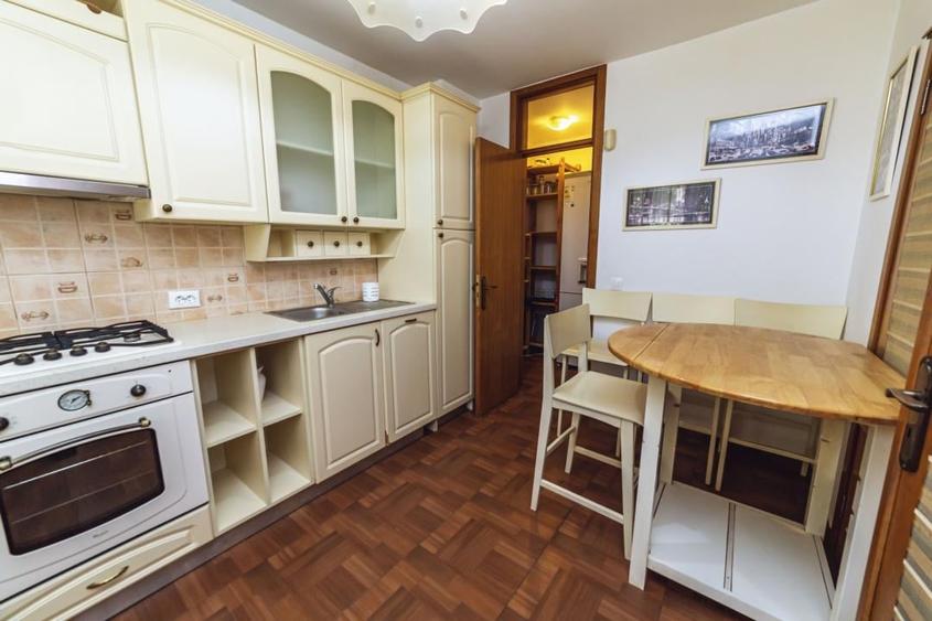 Apartament cu 3 camere decomandat, mobilat în Giulești