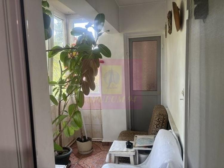 Apartament cu 3 camere decomandat în Drumul Sării