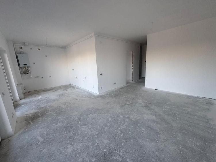 Apartament cu 3 camere decomandat în Turnișor