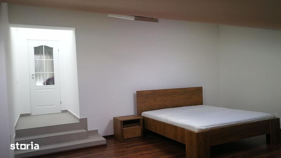 Apartament cu 3 camere decomandat în Dârste